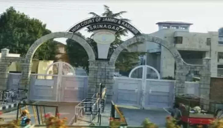 जम्मू-कश्मीर हाईकोर्ट ने जेकेएसएसबी भर्ती परीक्षा रद्द करने के एकल न्यायाधीश के आदेश पर रोक लगाई