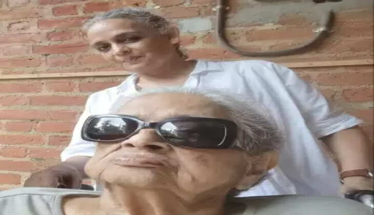 लेखिका अरुंधति रॉय की मां का निधन