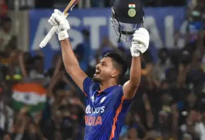 भारत ने न्यूजीलैंड को जीत के लिए दिए 307 रनों का लक्ष्य, अय्यर के 80 रन