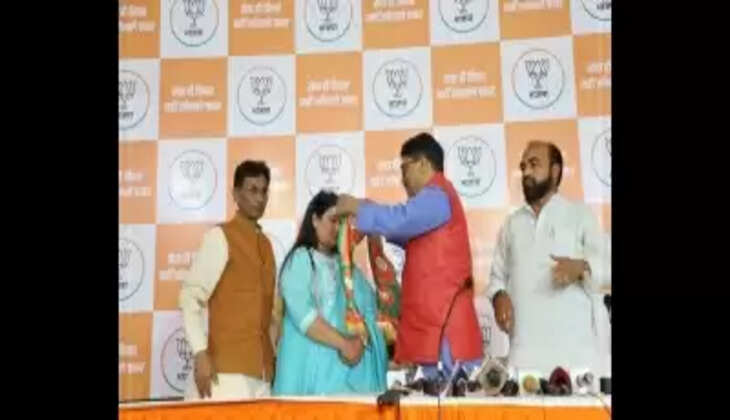 कांग्रेस की पूर्व निगम प्रत्याशी सुदेश माहौर  सैकड़ों कार्यकर्ताओं के साथ भाजपा में शामिल हुईं