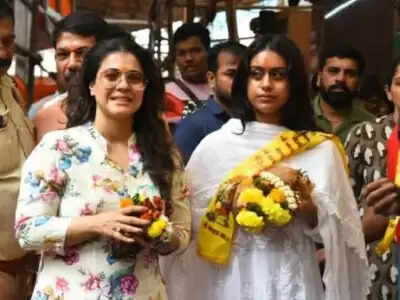 काजोल बेटी न्यासा के साथ सिद्धिविनायक मंदिर गईं और भगवान गणेश का आशीर्वाद लिया