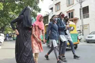कर्नाटक हिजाब विवाद पर सुप्रीम कोर्ट का फैसला सुरक्षित