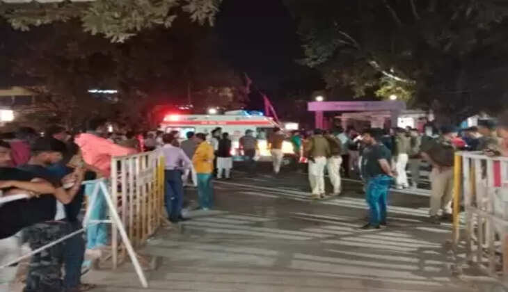 मुंबई के ऑटोरिक्शा पर लोहे का रॉड गिरा, मां-बेटी की मौत