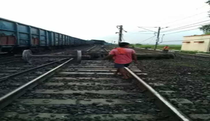 मालगाड़ी के 20 डिब्बे पटरी से उतरे, गया-हावड़ा रेल रूट पर कई ट्रेनों की सेवा बाधित