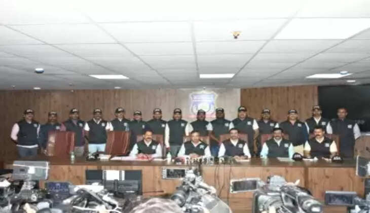 नकली स्टांप पेपर रैकेट का भंडाफोड़, 11 गिरफ्तार