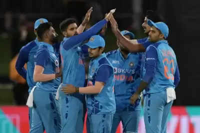 भारत ने न्यूजीलैंड को 160 पर समेटा