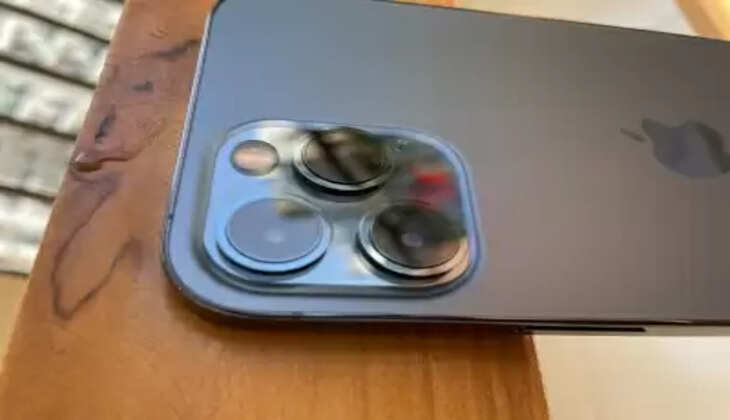 एप्पल कैमरा लेंस आपूर्तिकर्ता दोहरे जोखिम का सामना कर रहे : विश्लेषक