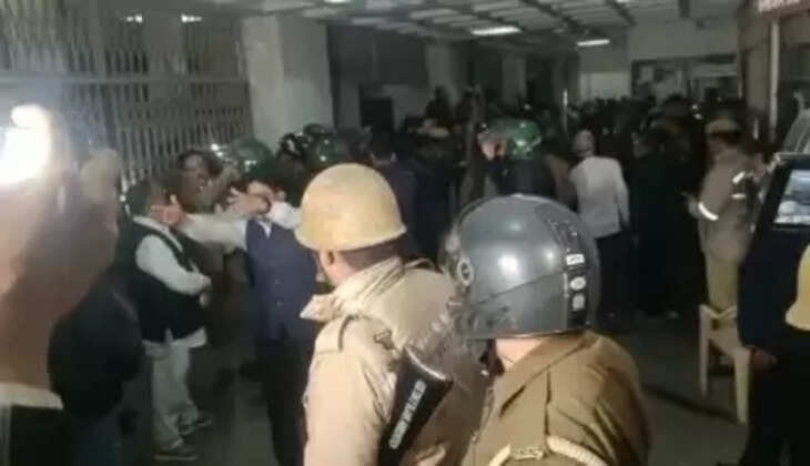 गाजियाबाद कोर्ट में घुसा तेंदुआ, 3 लोगों पर मारा झपट्टा, 4 घंटे की कड़ी मशक्कत के बाद पकड़ा गया (लीड 1)
