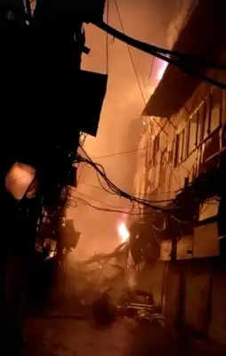 पुरानी दिल्ली के भागीरथ पैलेस बाजार में भीषण आग, कोई हताहत नहीं