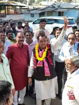 गुजरात : भाजपा ने पार्टी विरोधी गतिविधियों के कारण और 12 बागियों को निलंबित किया