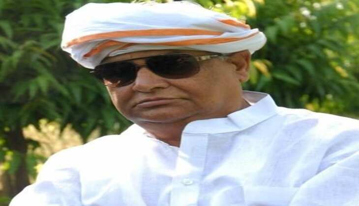 सांसद ने समर्थकों के साथ जयपुर में दिया धरना, पेपर लीक मामले की सीबीआई जांच की मांग