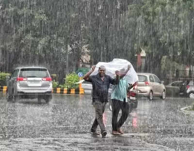 प्रदर्शन, बारिश, जलभराव से दिल्ली में आम जनजीवन अस्त-व्यस्त