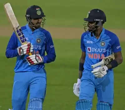 तीसरा मैच टाई रहा, भारत ने जीती सीरीज (लीड 1)