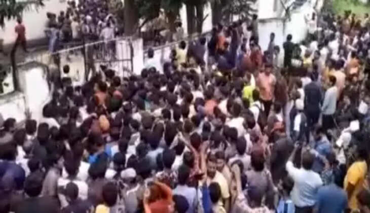 हैदराबाद में भारत-ऑस्ट्रेलिया मैच टिकट के लिए लिए मची भगदड़, कई घायल