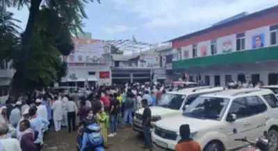 उत्तराखंड में कांग्रेस का हल्ला बोल, राजभवन कूच कर रहे कांग्रेसियों की पुलिस से झड़प