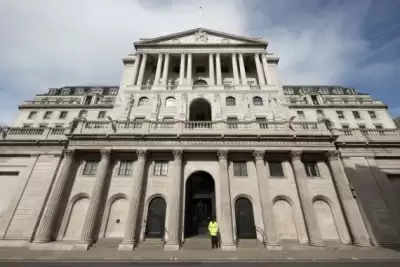 बैंक ऑफ इंग्लैंड ने 100 साल में सबसे लंबी मंदी की दी चेतावनी