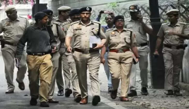राहुल के घर पुलिस के पहुंचने पर बोलीं कांग्रेस, ऐसी हरकतों से हौसला और मजबूत होता है