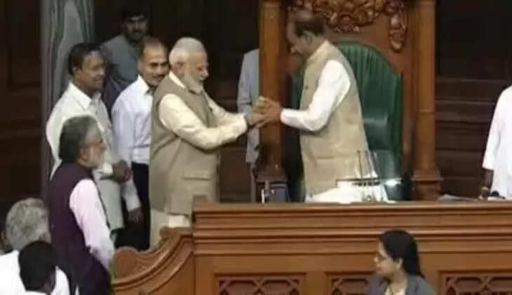 पीएम मोदी ने वरिष्ठ मंत्रियों के साथ लोक सभा अध्यक्ष से की मुलाकात, विपक्षी नेता भी मौजूद