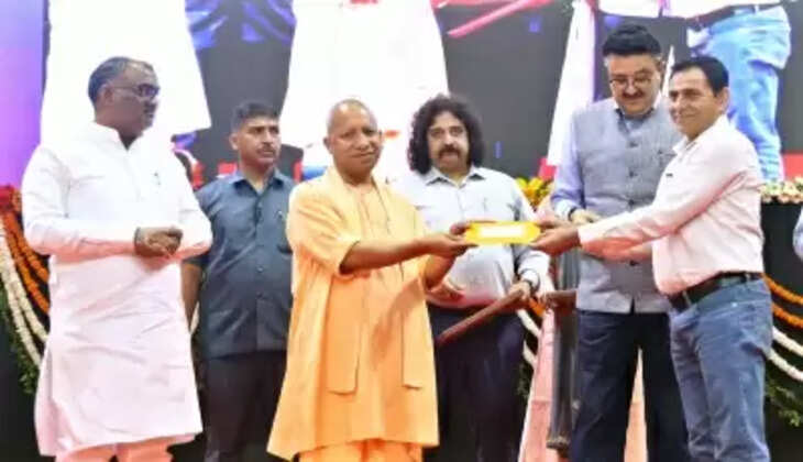 भारत की समृद्धि का आधार हैं युवक और महिला मंगल दल: मुख्यमंत्री