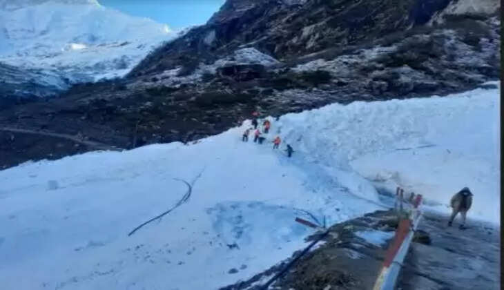 केदारनाथ धाम: मौसम हुआ साफ, फिर शुरू हुई यात्रा, भैरव गदेरे में क्षतिग्रस्त हुये पैदल मार्ग को खोलने का कार्य जारी