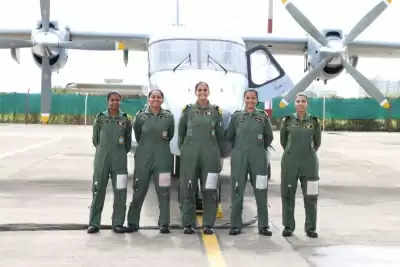 भारतीय नौसेना के सभी महिला दल ने अरब सागर पर निगरानी मिशन पूरा किया
