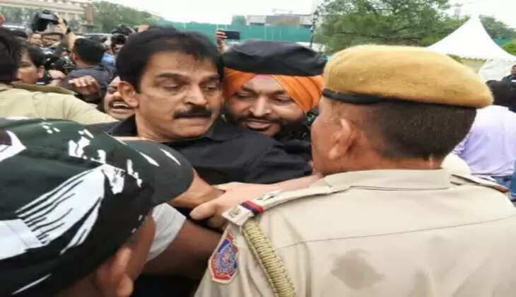 पीएम आवास की तरफ मार्च कर रहे कांग्रेस के 20 से ज्यादा कार्यकर्ता हिरासत में