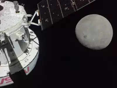 अंतरिक्ष यान ओरियन ने की चंद्रमा की परिक्रमा