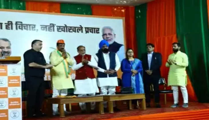पूर्व केंद्रीय मंत्री विजय गोयल की उपस्थिति में गोपाल खारी ने भाजपा की सदस्यता ग्रहण की