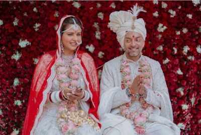 दलजीत कौर की शादी की पिक्चर्स पर इंस्टाग्राम पर कई लोगों ने रिएक्ट