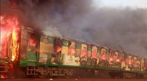 नई दिल्ली- पाकिस्तान की इस ट्रेन में सफर कर रहे दर्जनों यात्रियों की मौत, इतनी सी गलती बनी हादसे का कारण