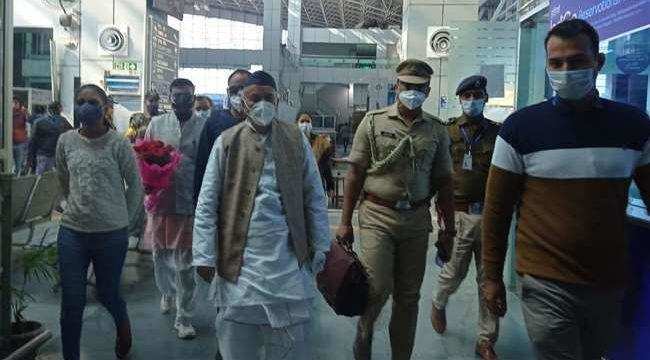 देहरादून-महाराष्ट्र के राज्यपाल कोश्यारी पहुंचे उत्तराखंड, भाजपाइयों ने ऐसे किया स्वागत