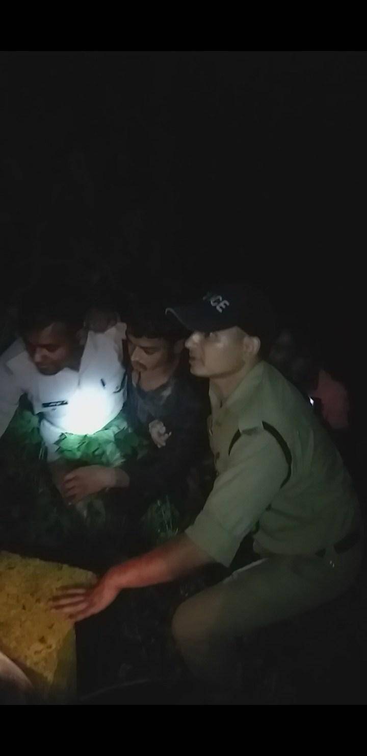 नैनीताल:-बाइक और कार की भिड़ंत कार चालक के लिये पुलिस बानी देवदूत जानें क्या था पूरा मामला