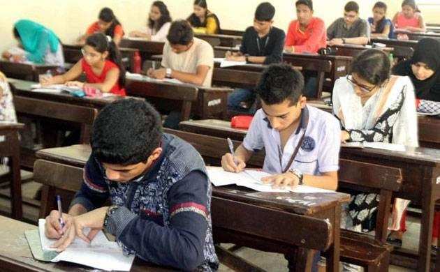 UP board : अब तक 422205 छात्र-छात्राओं ने छोड़ी परीक्षा 