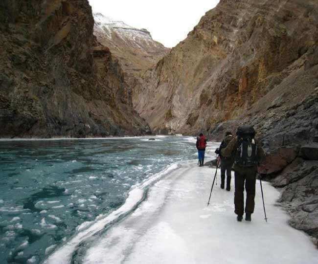 प्रकृति की हर खूबसूरती को समेटे हुए है लेह-लद्दाख, सैलानियों की सबसे पसंदीदा जगह, जानिए क्या है यहां पर खास