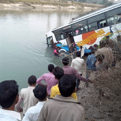 मध्य प्रदेश: यात्रियों से भरी बस गहरी नहर में गिरी, 25 शव मिले, रेस्‍क्‍यू जारी, 45 की हो सकती है मौत