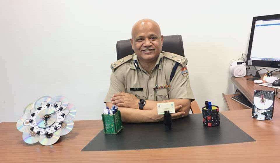 देहरादून-उत्तराखंड के इस IPS अफसर ने रचा इतिहास, देखिये ई-कचरे से बनाया स्टूडियो