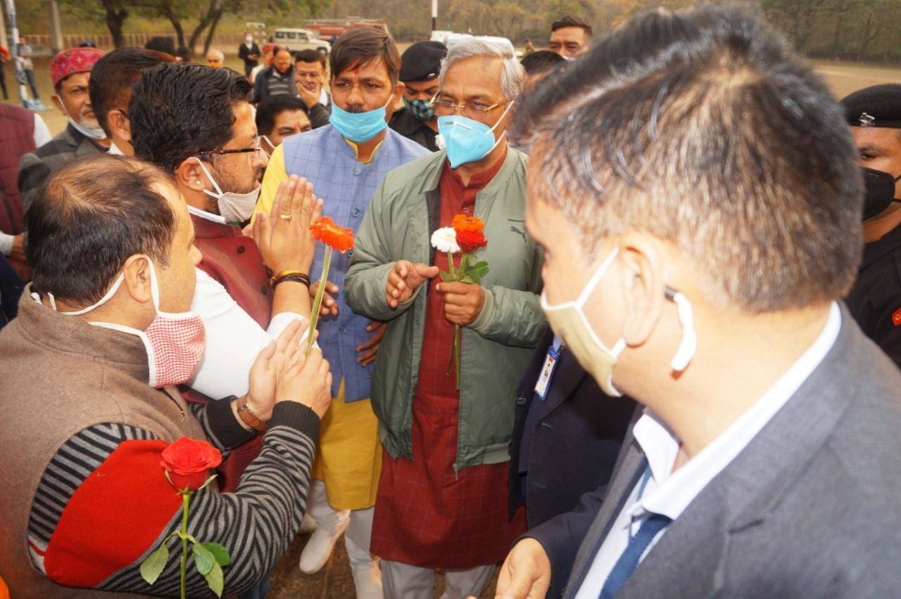 हल्द्वानी- दो दिवसीय दौरे पर पहुंचे सीएम त्रिवेन्द्र सिंह रावत, पार्टी कार्यकर्ताओं से किया संवाद