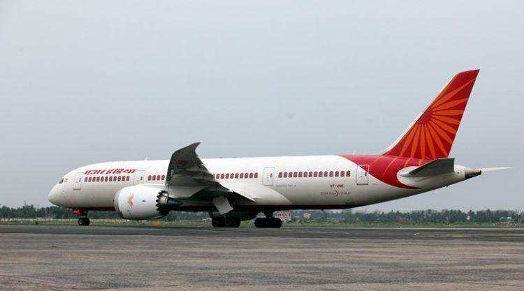 COVID-19: एयर इंडिया की फ्लाइट में मिला कोरोना‌ संक्रमित यात्री, सभी यात्रियों को किया गया क्वारंटाइन