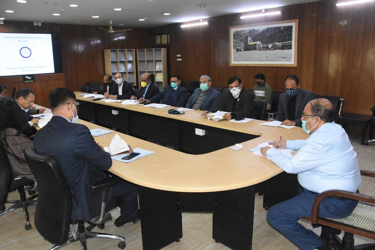देहरादून-मुख्य सचिव ने ली सौंग बांध पेयजल योजना पर अधिकारियों की बैठक, 1580 करोड़ है परियोजना की लागत