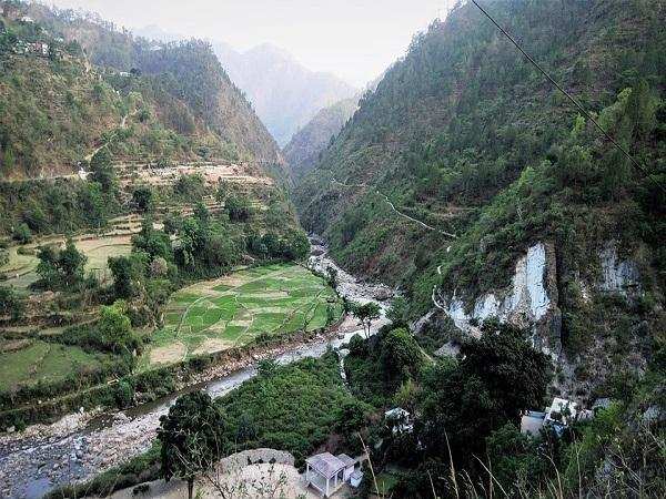 बहुत ही खूबसूरत है उत्तराखंड का श्रीनगर, जानिए इन हसीन वादियों का क्या है इतिहास