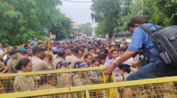 देहरादून-108 एंबुलेंस कर्मियों का फूटा गुस्सा, फिर ऐसी हुई कर्मचारियों और पुलिसकर्मियों की झड़प