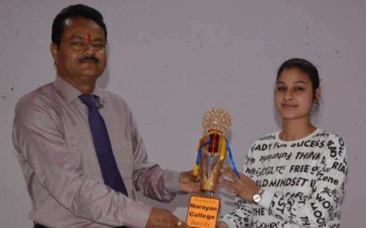 नारायण कॉलेज पहुंचे बरेली एयरपोर्ट के जीएम, एविएशन के स्टूडेंट्स को किया Motivate