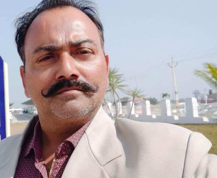 हल्द्वानी- गुुरुकृपा मोबाइल एंड इलेक्ट्रॉनिक में दिवाली धमाका, ग्राहक ले रहे हर सामान पर बड़ा उपहार