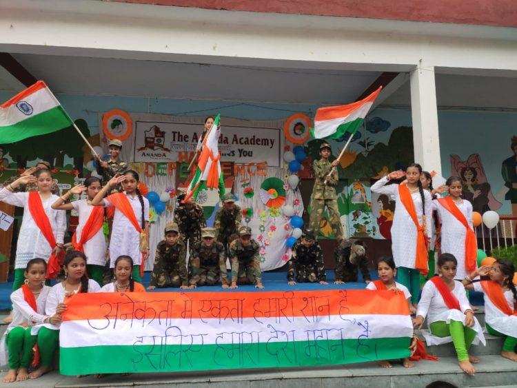 हल्द्वानी- आनन्दा एकेडमी ने मनाया स्वतंत्रता दिवस, बच्चों ने देशप्रेत से ओतप्रोत कार्यक्रमों की शानदार प्रस्तुति