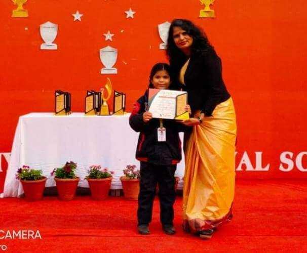 Rudrapur-भारतीयम इंटरनेशनल स्कूल में मना अचीवर्स डे , इन बच्चों को मिला पुरस्कार