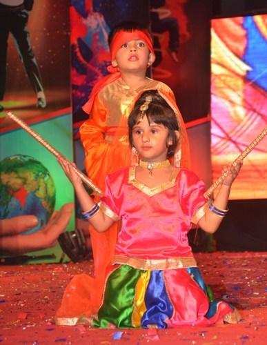 रुद्रपुर- भारतीयम में मची वार्षिकोत्सव की धूम, रंगारंग कार्यक्रमों के जरिये ऐसे मंच में दिखी पूरे विश्व की झलक