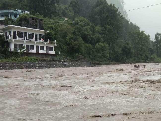 पिथौरागढ़- जंगल में घास काटने गई किशोरियों को गधेरे में नहाने पर ऐसे मिली मौत, गांव में मचा कोहराम