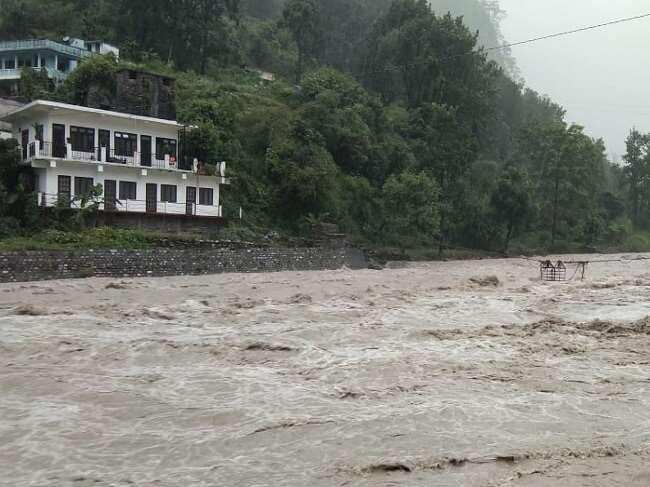 पिथौरागढ़- जंगल में घास काटने गई किशोरियों को गधेरे में नहाने पर ऐसे मिली मौत, गांव में मचा कोहराम