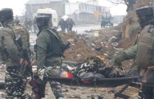 जम्मू- पुलवामा में सेना की काफिले पर बड़ा आतंकी हमला, 30 जवान शहीद कई घायल