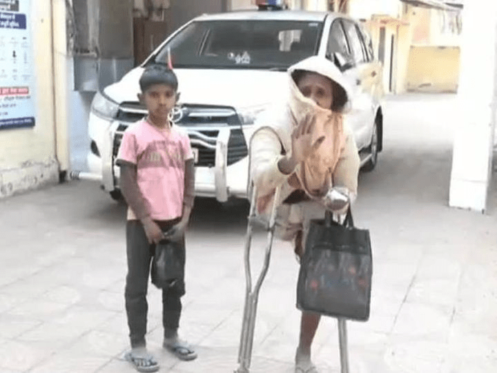 शर्मनाक: कानपुर पुलिस ने भीख मांगने वाली वृद्धा से भी ऐंठ ली घूस, फिर भी नहीं मिली बेटी